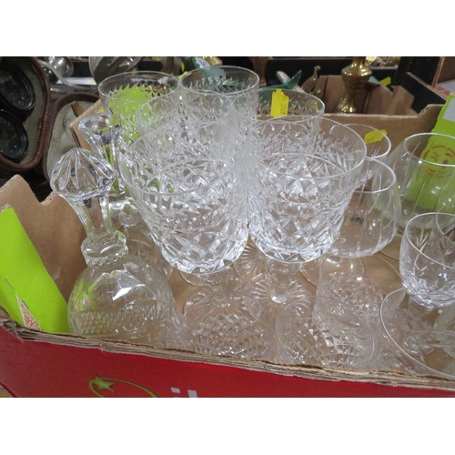 156 - A SMALL TRAY OF CUT GLASSES TO INCLUDE A SET OF WINE GLASSES