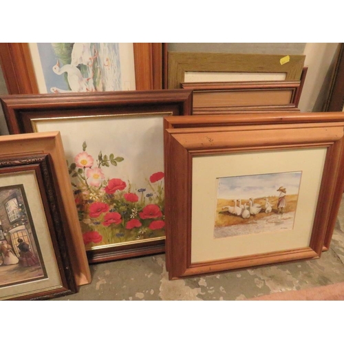 20 - A COLLECTION OF ASSORTED PRINTS TO INCLUDE PINE FRAMED EXAMPLES