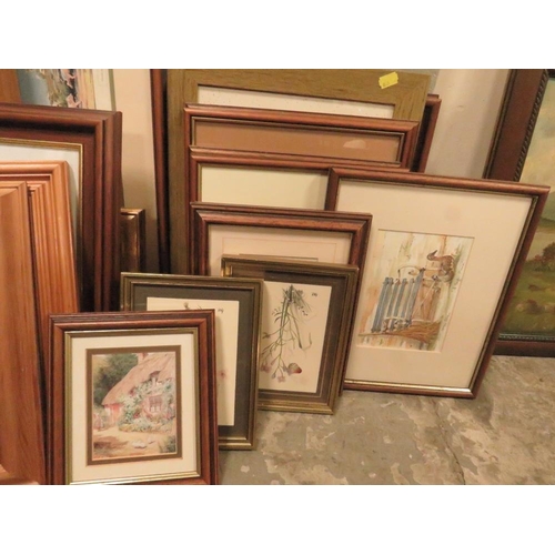 20 - A COLLECTION OF ASSORTED PRINTS TO INCLUDE PINE FRAMED EXAMPLES