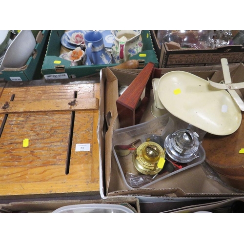 72 - A TRAY OF ASSORTED COLLECTABLES TO INCLUDE VINTAGE SCALES, TOGETHER WITH A VINTAGE GUILLOTINE