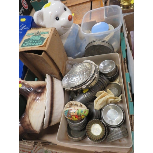 78 - A TRAY OF VINTAGE KITCHENALIA TO INCLUDE EASTER EGG MOULDS