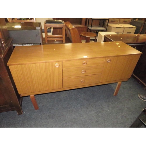 782 - A MID CENTURY SCHREIBER SIDEBOARD W-150 CM AND LOOSE LEG