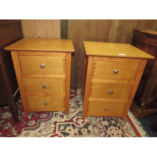 795 - A PAIR OF MODERN 3 DRAWER BEDSIDE CHESTS