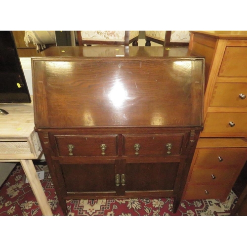 797 - AN OAK 1930'S BUREAU W-83 CM