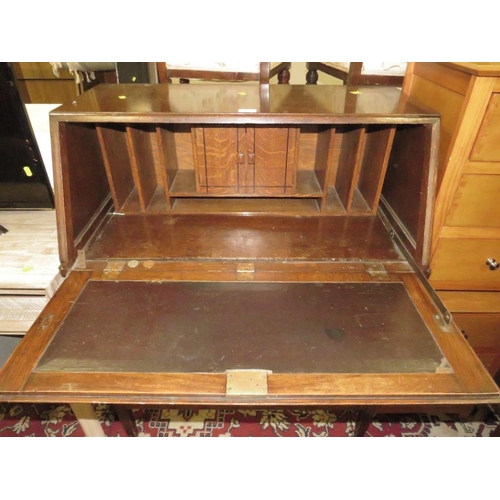 797 - AN OAK 1930'S BUREAU W-83 CM