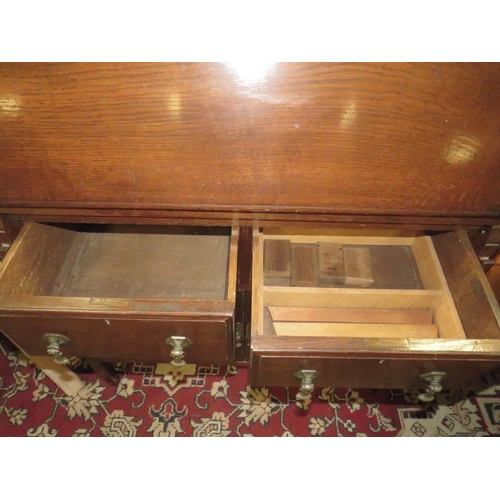 797 - AN OAK 1930'S BUREAU W-83 CM