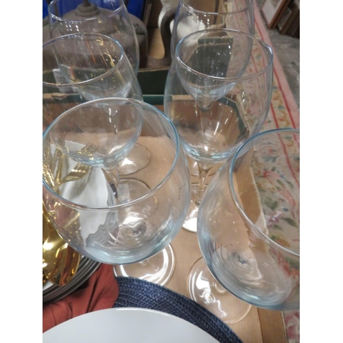 80 - A TRAY OF EX-SHOW HOME DISPLAY ITEMS TO INCLUDE WINE GLASSES AND CUTLERY