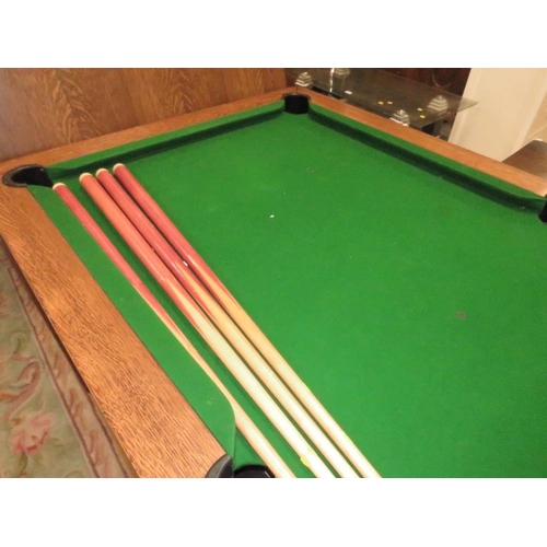 809 - A LARGE OAK SNOOKER / DINING / GAMES TABLE WITH CUES, BALLS ETC, TABLE 76 x 104 x 190 cm