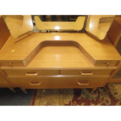 831 - A MID CENTURY 'E GOMME' FOR G-PLAN DRESSING TABLE