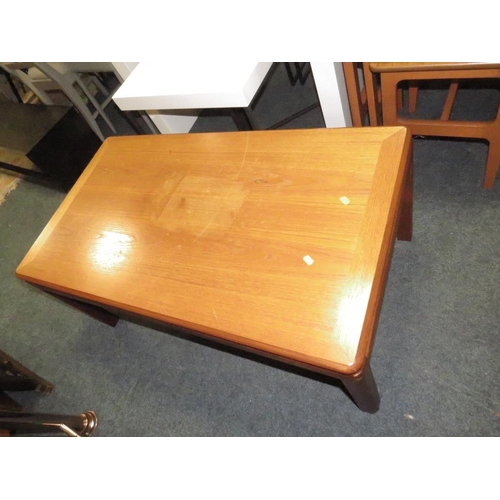 835 - A MID CENTURY SCHREIBER NEST OF TABLES WITH A TEAK G-PLAN COFFEE TABLE