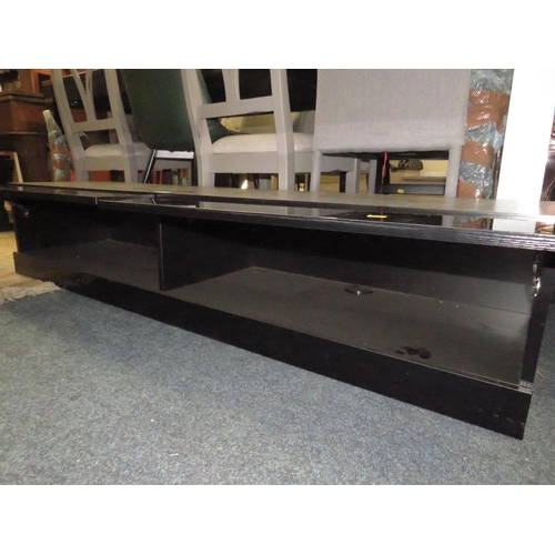 839 - A MODERN BLACK LOW MEDIA CABINET W-150 CM