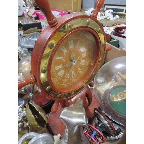 84 - A TRAY OF MODERN DECORATIVE ITEMS TO INCLUDE A SHIPS WHEEL CLOCK