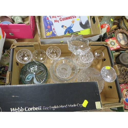 87 - A TRAY OF GLASS TO INCLUDE CUT GLASS AND A DECANTER