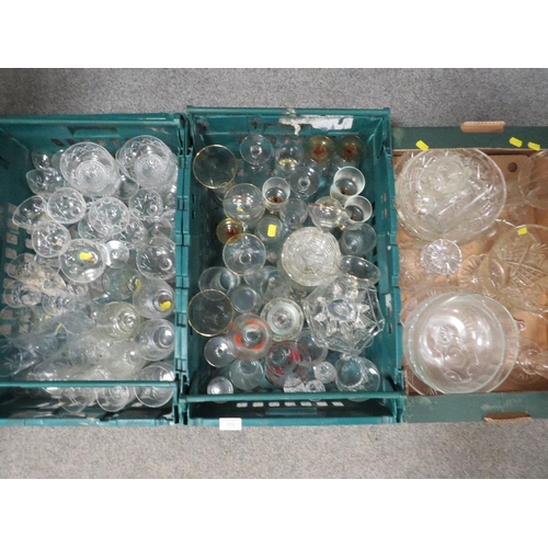 170 - THREE TRAYS OF ASSORTED GLASS WARE TO INCLUDE VASES (PLASTIC TRAYS NOT INCLUDED )