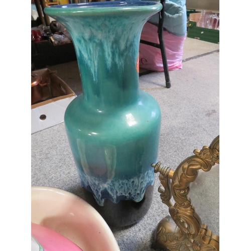 177 - A MODERN LARGE DRIP GLAZED VASE TOGETHER WITH GILT EFFECT DRESSING TABLE MIRROR, WATER JUG AND BOWL ... 