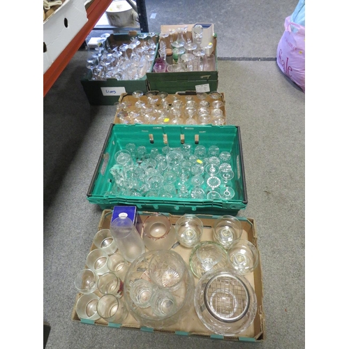 183 - FIVE TRAYS OF ASSORTED GLASS WARE TO INCLUDE A FRUIT BOWL