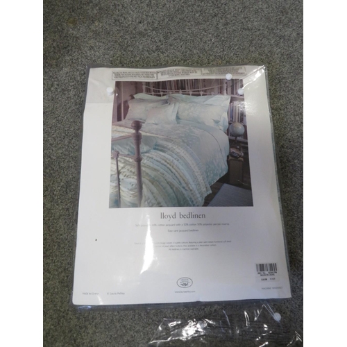 184 - A QUANTITY OF LAURA ASHLEY BEDDING, MANY UNOPENED PACKETS