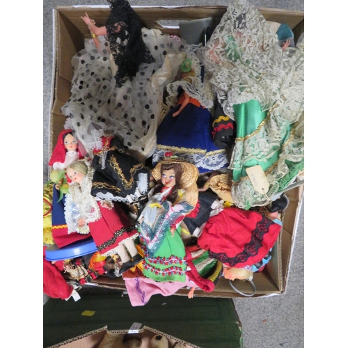 187 - A TRAY  OF ASSORTED SOFT TOYS, TOGETHER WITH COLLECTABLE DOLLS AND A BAG OF DOLLS CLOTHES