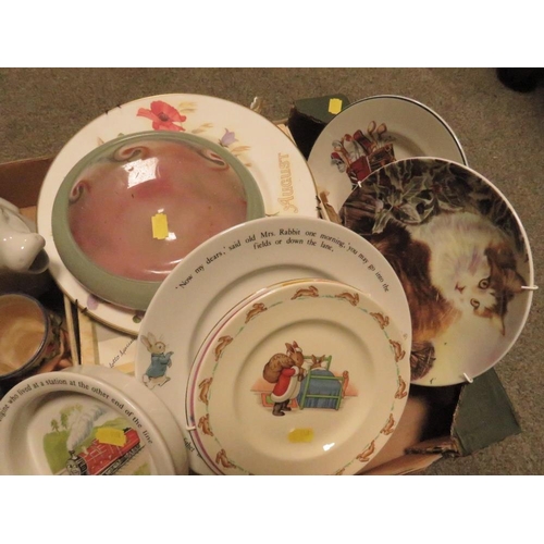 201 - A TRAY OF ASSORTED CERAMICS TO INCLUDE A ROYAL DOULTON BUNNYKINS SANTA CLAUS PLATE