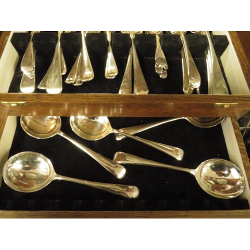 220 - AN OAK CASED CANTEEN OF CUTLERY (UNCHECKED)