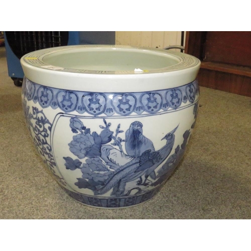 234 - A MODERN BLUE/WHITE CERAMIC ORIENTAL STYLE FISH BOWL