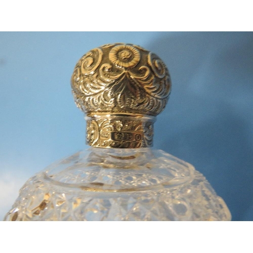 286 - A CHESTER HALLMARKED SILVER TOP SCENT BOTTLE (NO STOPPER)