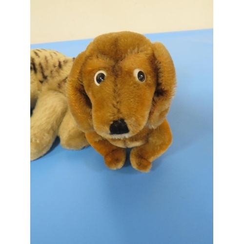 289 - A STEIFF DACHSHUND TOGETHER WITH A  STEIFF BABY TIGER (NO LABELS BUT BUTTONS IN EARS )