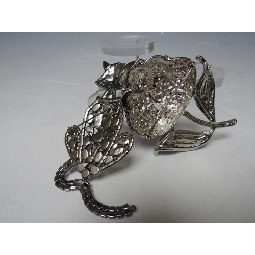 421 - TWO LARGE BUTLER & WILSON BROOCHES COMPRISING A SEATED CAT WITH RETICULATED TAIL H 14 cm & A PINK RO... 