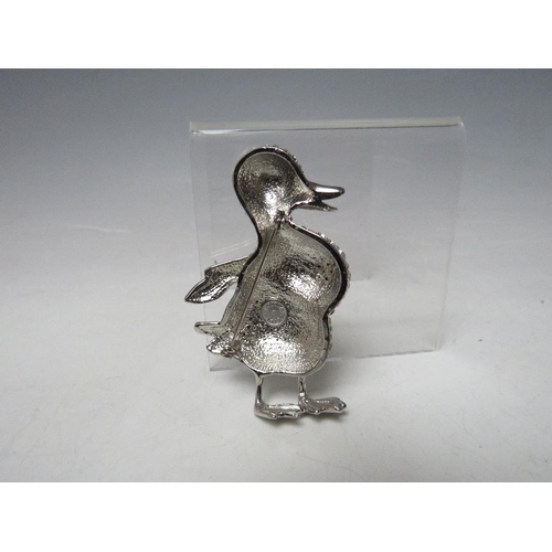 435 - A LARGE BUTLER & WILSON DUCK BROOCH H 7 cm, TOGETHER WITH A BUTLER & WILSON 'LOVE BIRDS' STYLE  BROO... 