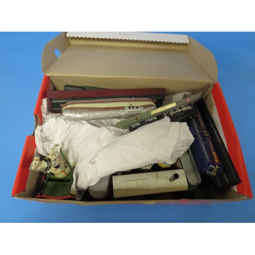 451 - A SMALL BOX OF COLLECTABLE MODERN TRAMS ETC