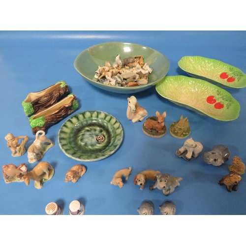 452 - A TRAY OF ASSORTED WADE WHIMSIES ETC