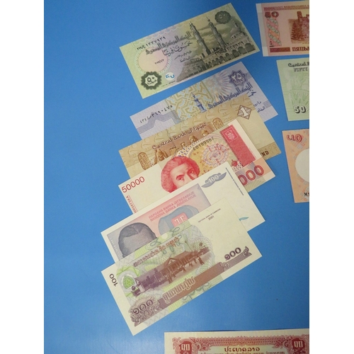 461 - THIRTY UN CIRCULATED WORLD BANKNOTES