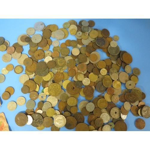 462 - A TIN OF WORLD COINS AND BANKNOTES