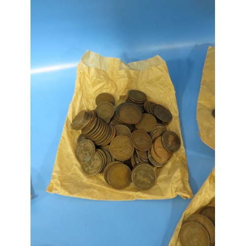 471 - A TRAY OF ASSORTED BRITISH COINAGE