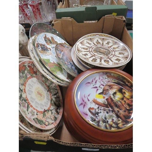 105 - A TRAY OF COLLECTORS PLATES TO INCLUDE WEDGWOOD AND ROYAL DOULTON