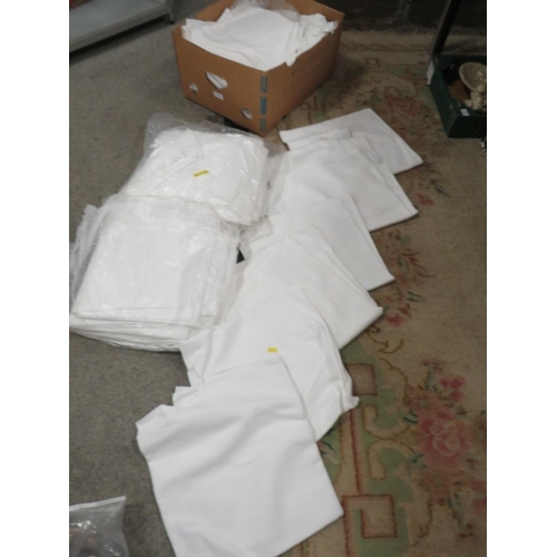 114 - A BOX OF ASSORTED LINEN, TABLECLOTHS ETC