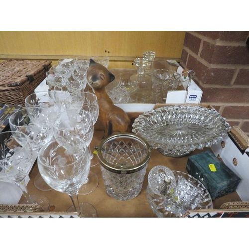 124 - TWO TRAYS OF CRYSTAL AND CUT GLASS TO INCLUDE FLORAL ETCHED WINE GLASSES