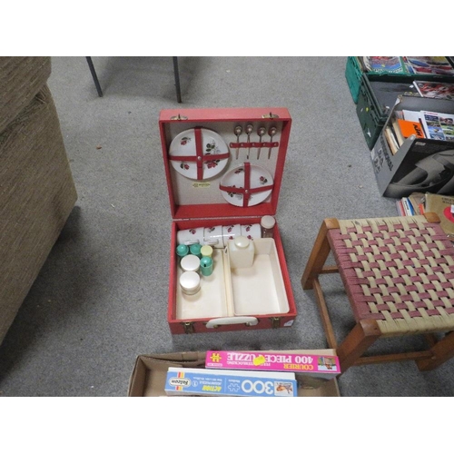 132 - SMALL QUANTITY OF SUNDRIES TO INCLUDE CASED PICNIC SET, TRAY OF GAMES, PLAYING CARDS ETC AND A TRAY ... 