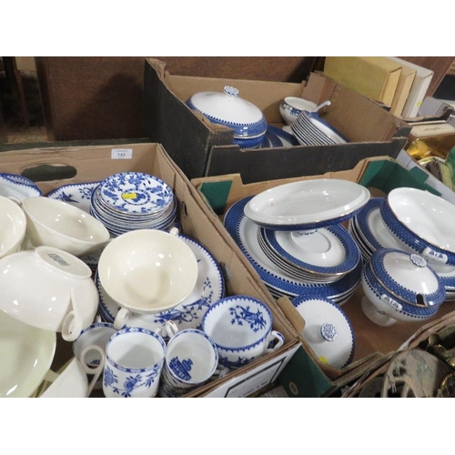 142 - THREE TRAYS OF CERAMICS TO INCLUDE TWO TRAYS OF WEDGWOOD LYNN DINNER WARE