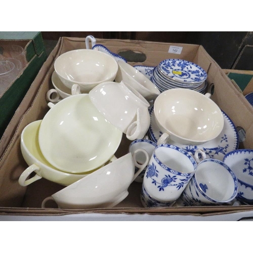 142 - THREE TRAYS OF CERAMICS TO INCLUDE TWO TRAYS OF WEDGWOOD LYNN DINNER WARE