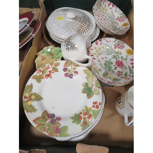 147 - THREE TRAYS OF ASSORTED CERAMICS TO INCLUDE VINTAGE TEA WARE AND ROYAL DOULTON CHRISTMAS PLATES TOGE... 