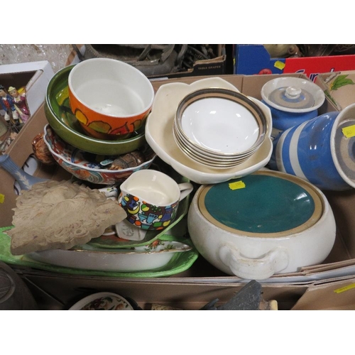 161 - THREE TRAYS OF ASSORTED CERAMICS TO INCLUDE A LIDDED TG GREEN LUMPED SUGAR STORAGE JAR, TOGETHER WIT... 