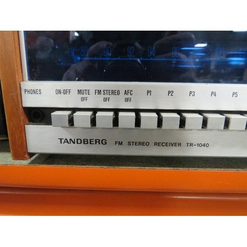 190 - A VINTAGE TANDBERG FM STEREO RECEIVER TR-1040 TRANSMISSION (UN CHECKED)