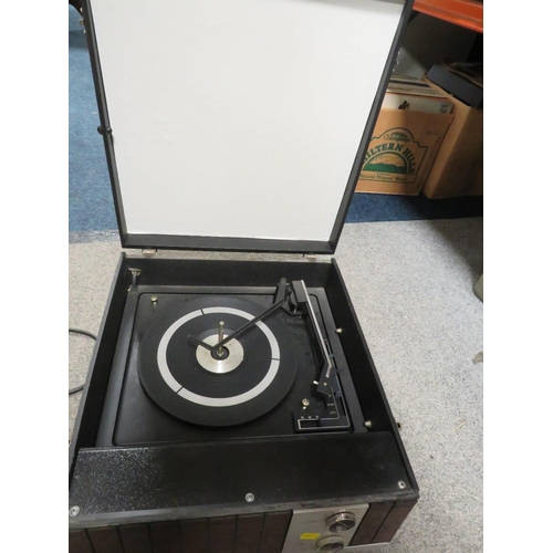 193 - A VINTAGE FERGUSON RECORD PLAYER