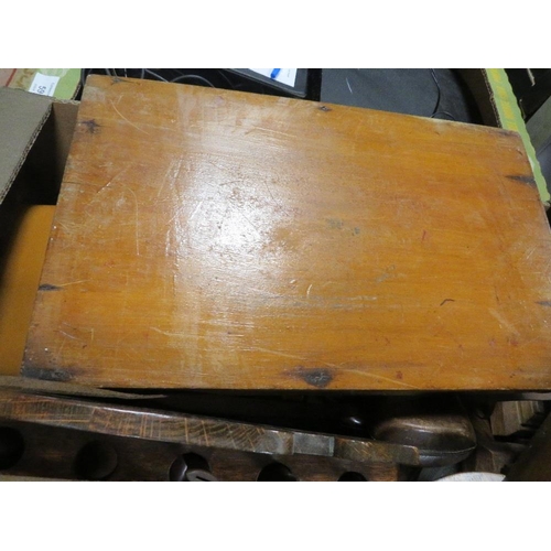 58 - A TRAY OF TREEN ETC TO INCLUDE A VINTAGE TRUNCHEON, PIPE STAND WITH PIPES, CASED BINOCULARS ETC