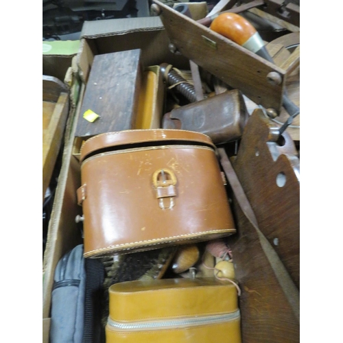 58 - A TRAY OF TREEN ETC TO INCLUDE A VINTAGE TRUNCHEON, PIPE STAND WITH PIPES, CASED BINOCULARS ETC