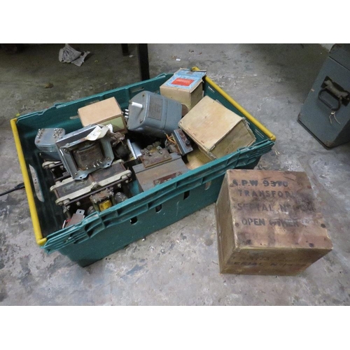 601 - A TRAY CONTAINING A SELECTION OF ELECTRICAL TRANSFORMERS