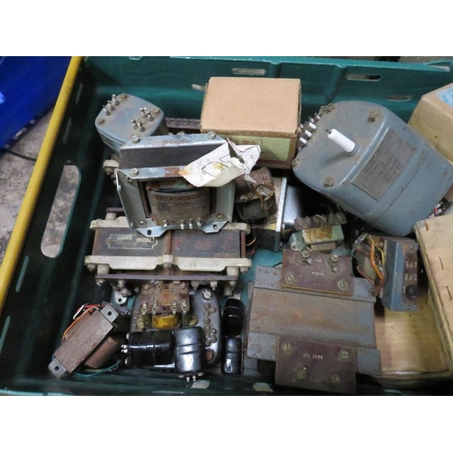 601 - A TRAY CONTAINING A SELECTION OF ELECTRICAL TRANSFORMERS