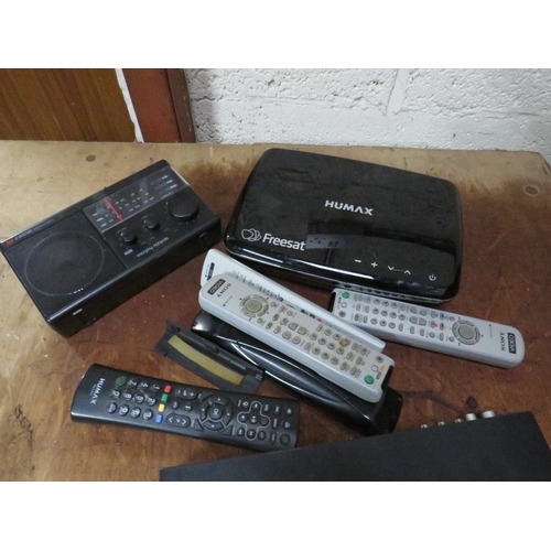 611 - A SELECTION OF HOUSEHOLD ENTERTAINMENT ITEMS TO INCLUDE VIDEO RECORDER, MATSUI MUSIC SYSTEM, VARIOUS... 