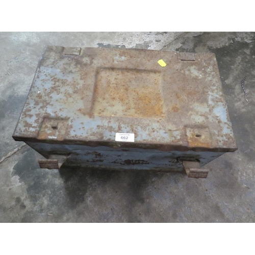 662 - A GREY/GREEN STEEL AMMUNITION BOX AND CONTENTS